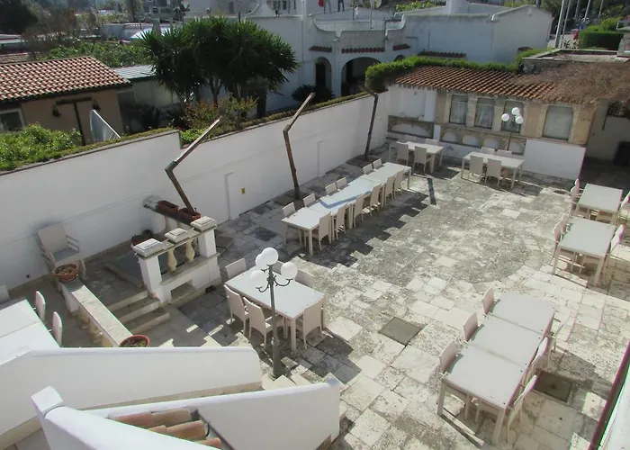 Masseria Sant'anna 4* בארי